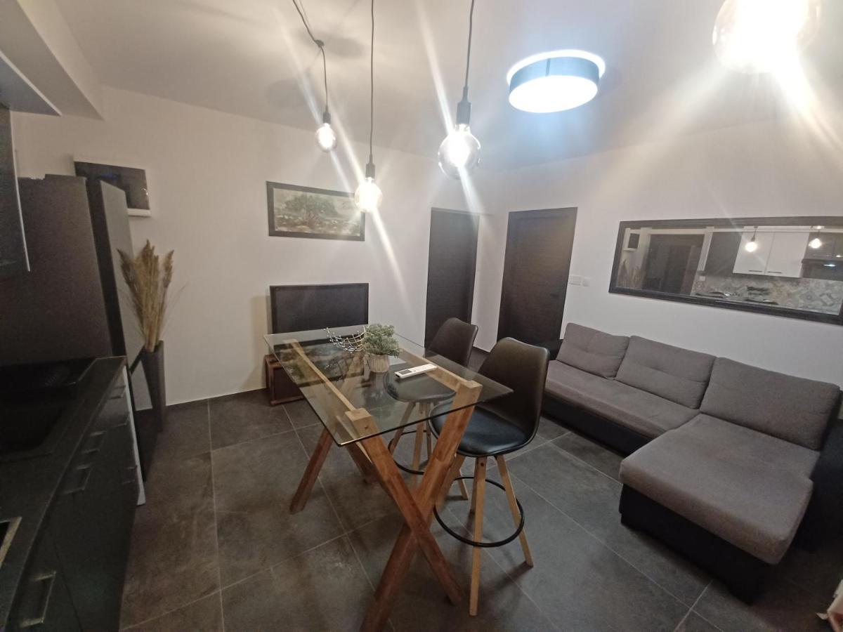 Dean Apartment *