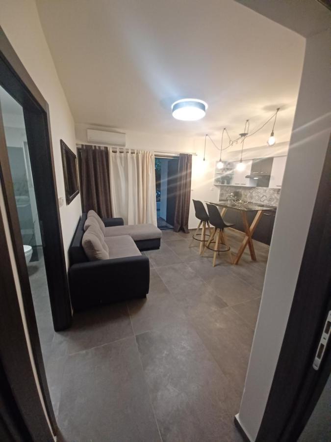 Dean Apartment *